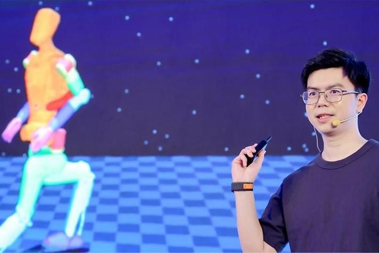 天才少年稚晖君 一竞技机器人走路进场！AI模型做大脑，目标售价20万以内